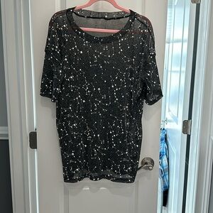 Black shirt sleeve shirt with white star design - sheer
